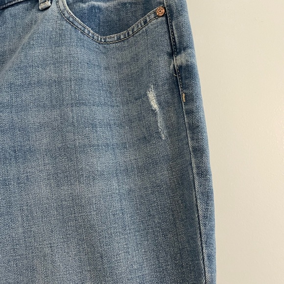 Talbots Slim Ankle Jean. Size 12. Light Distressing Details. - Picture 4 of 6